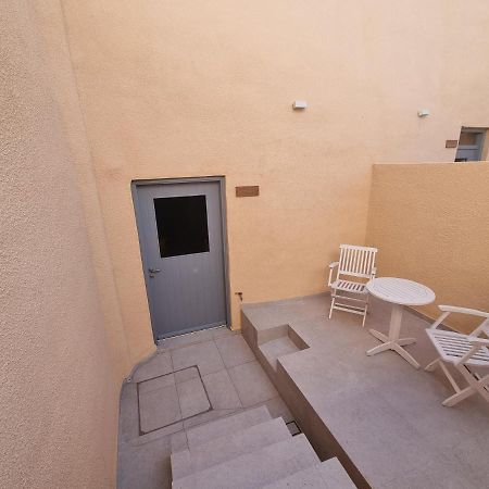 M Residence Santorini Johnnie Cave Fira  Bagian luar foto