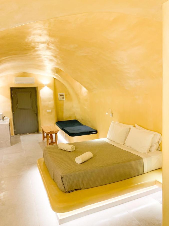 M Residence Santorini Johnnie Cave Fira  Bagian luar foto